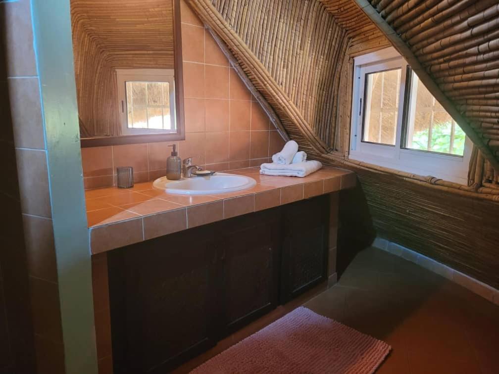 Villa Bord De Mer Avec Piscine Sali Tapé エクステリア 写真